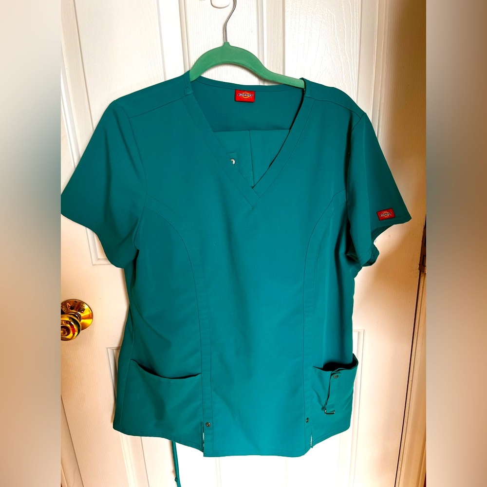 Women’s Size Medium Teal Dickies Scrubs. Top and Pants